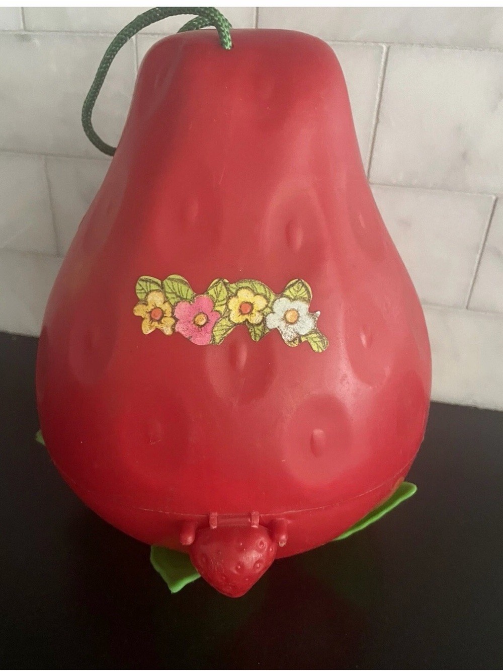 Vintage Strawberry Shortcake berry carry case 1980